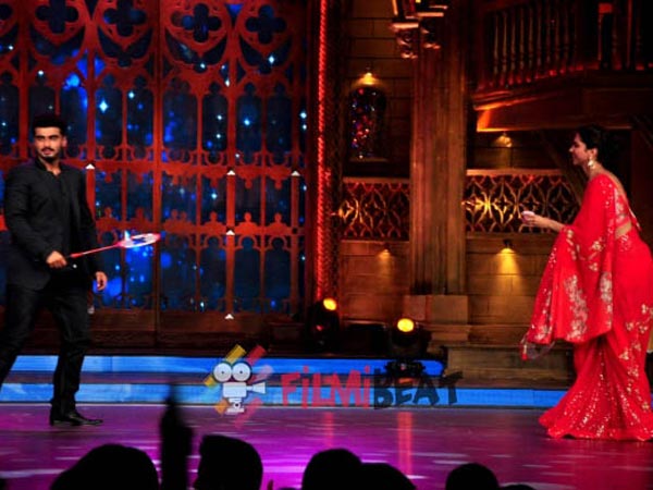 Deepika And Arjun Play Badminton 