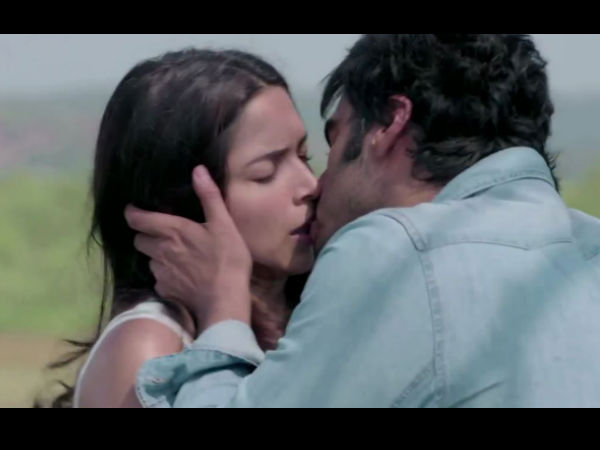 Deepika-Arjun Kiss