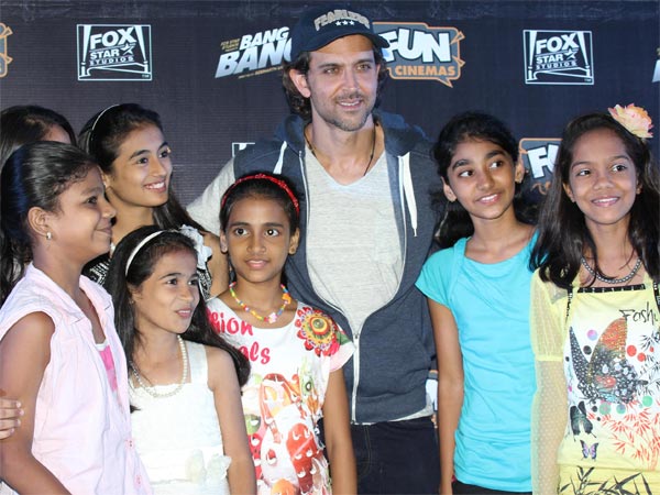 Hrithik With Fans